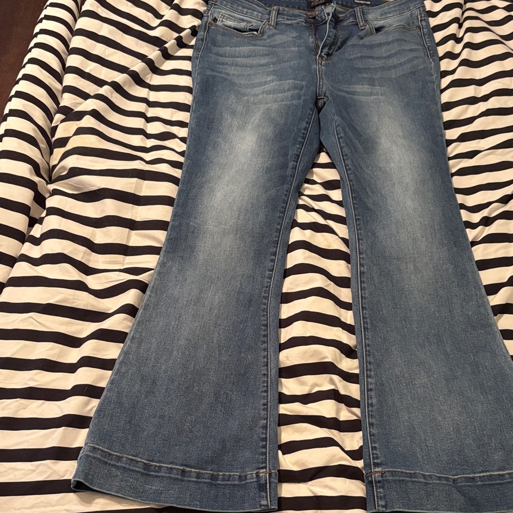 Judy Blue Medium Wash Flare Jeans